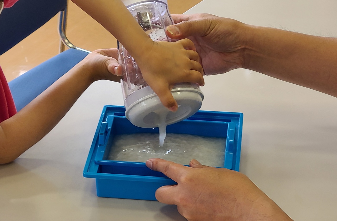 古紙リサイクル教室～紙すきハガキ作り～（4/29開催）