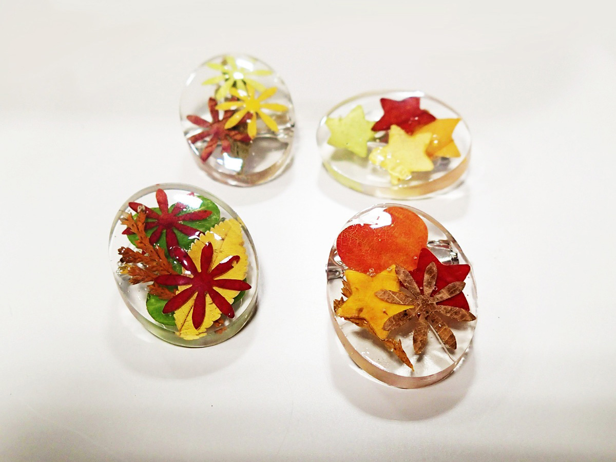 落ち葉でレジンのバッジ作り（11/22開催）